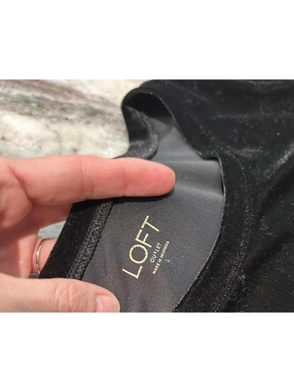 🖤 Ann Taylor Black Velvet Look Top L — GUC Essential - Picture 5 of 6